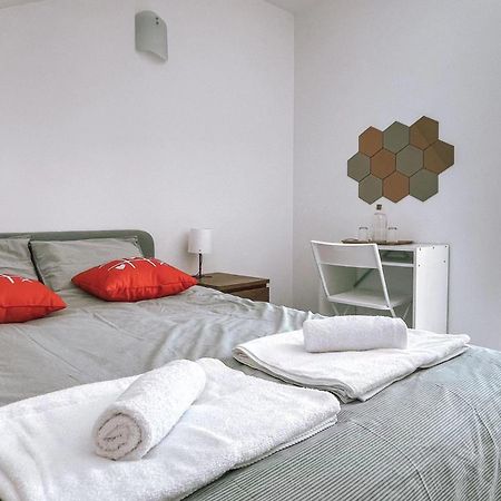 Seaside Room In A Peniche Townhouse Featuring A Private Bathroom And Shared Access To The Swimming Pool And Kitchen Атогиа-да-Балейя Экстерьер фото