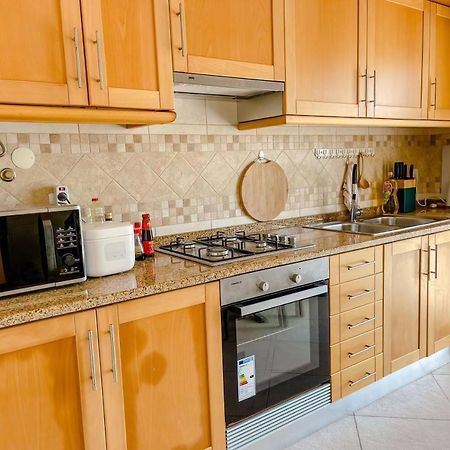 Seaside Room In A Peniche Townhouse Featuring A Private Bathroom And Shared Access To The Swimming Pool And Kitchen Атогиа-да-Балейя Экстерьер фото